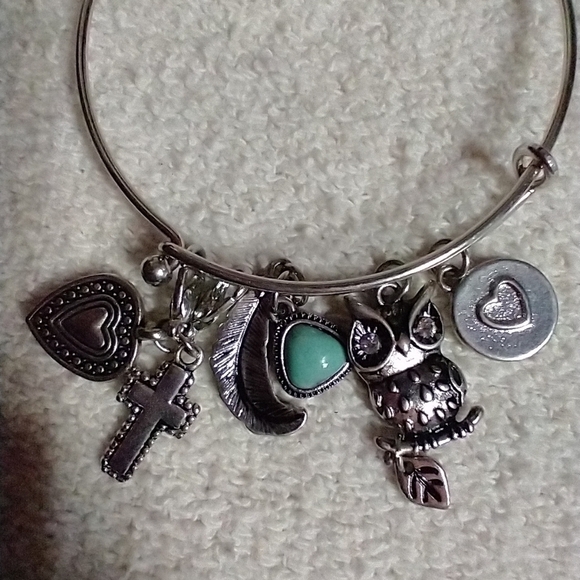 Silvertone wisdom owl faux turquoise feather heart cross charm bracelet - Picture 3 of 3